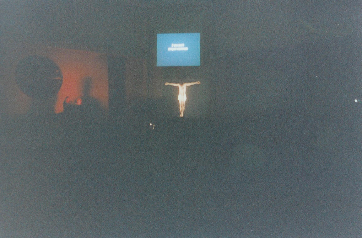 crucifixion.jpg (153357 bytes)